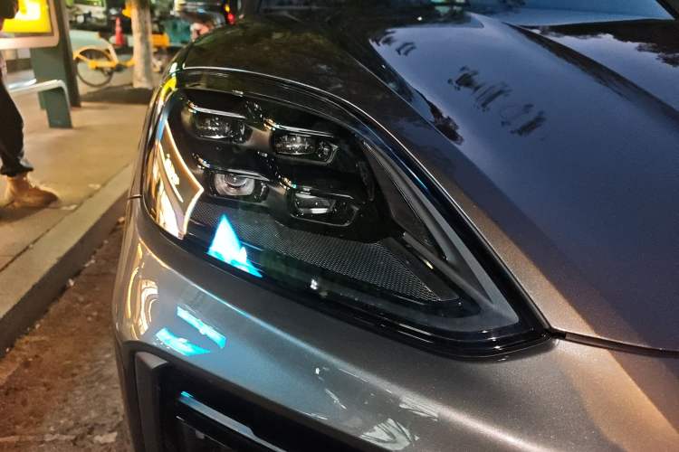 Used Porsche Cayenne E-Hybrid 2024 Cayenne Turbo E-Hybrid 4.0T Right Front Headlight