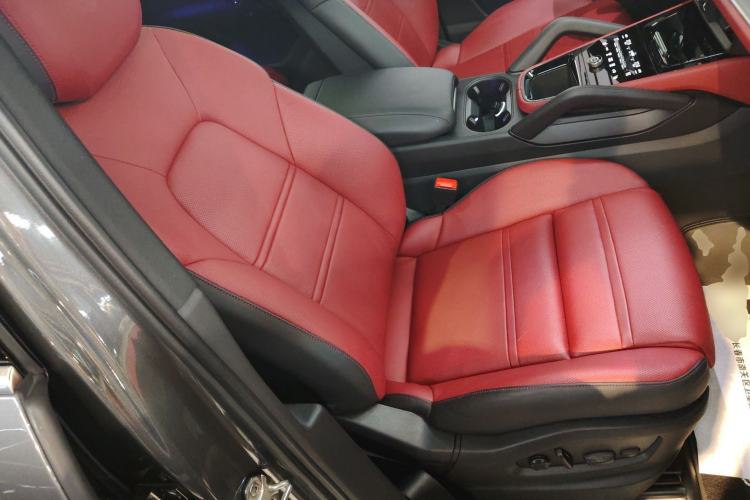 Used Porsche Cayenne E-Hybrid 2024 Cayenne E-Hybrid 2.0T Right Front Seat