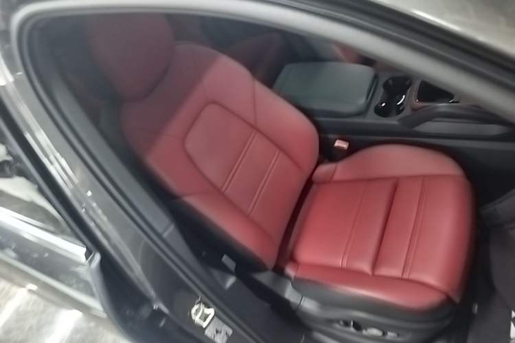 Used Porsche Cayenne E-Hybrid 2024 Cayenne E-Hybrid 2.0T Right Front Seat
