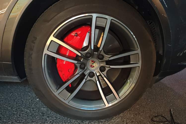 Used Porsche Cayenne E-Hybrid 2024 Cayenne Turbo E-Hybrid 4.0T Right Front Wheel Hub