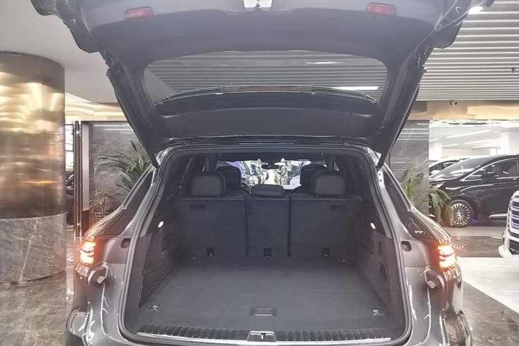 Used Porsche Cayenne E-Hybrid 2024 Cayenne E-Hybrid 2.0T Trunk
