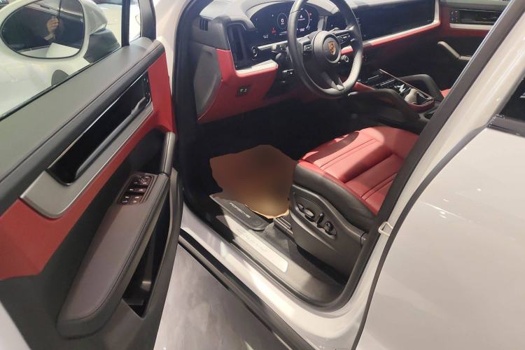 Used Porsche Cayenne E-Hybrid 2024 Cayenne Coupé E-Hybrid 2.0T Driver Seat