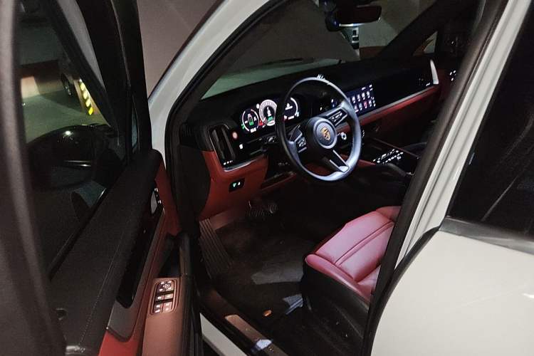 Used Porsche Cayenne E-Hybrid 2024 Cayenne E-Hybrid 2.0T Driver Seat