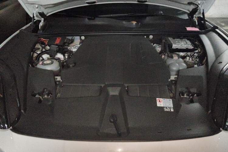 Used Porsche Cayenne E-Hybrid 2024 Cayenne E-Hybrid 2.0T Engine Bay