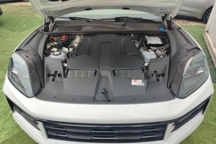 Used Porsche Cayenne E-Hybrid 2024 Cayenne E-Hybrid 2.0T Engine Bay