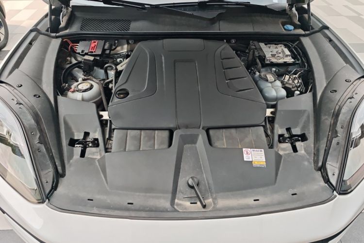 Used Porsche Cayenne E-Hybrid 2024 Cayenne E-Hybrid 2.0T Engine Bay