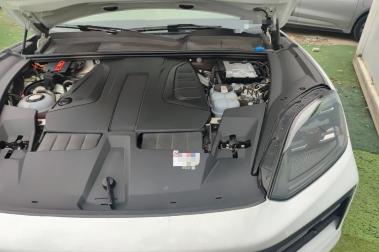 Used Porsche Cayenne E-Hybrid 2024 Cayenne E-Hybrid 2.0T Engine Bay Left