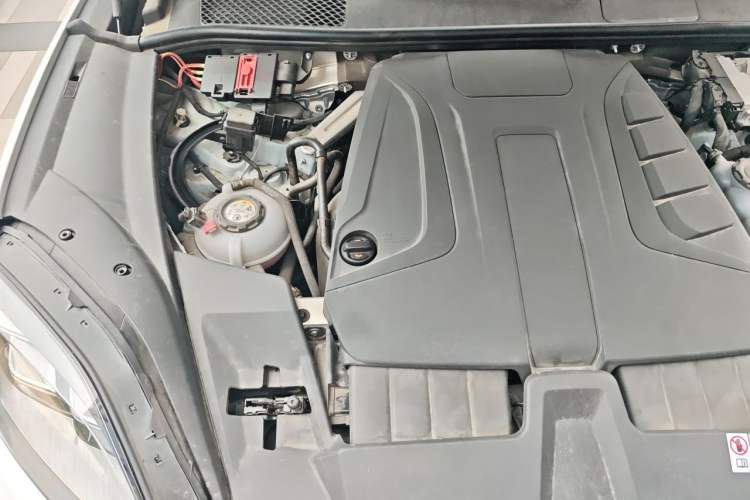 Used Porsche Cayenne E-Hybrid 2024 Cayenne E-Hybrid 2.0T Engine Bay Right