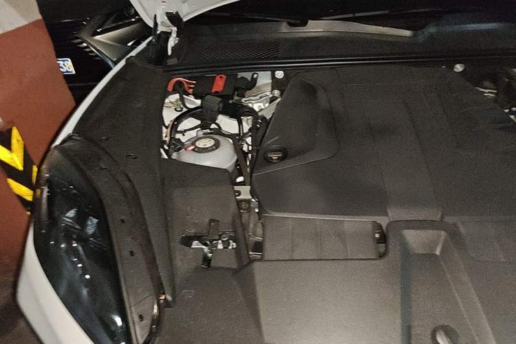 Used Porsche Cayenne E-Hybrid 2024 Cayenne E-Hybrid 2.0T Engine Bay Right