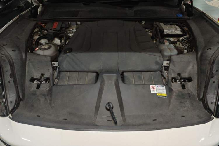 Used Porsche Cayenne E-Hybrid 2024 Cayenne E-Hybrid 2.0T Engine Bay