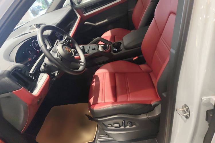 Used Porsche Cayenne E-Hybrid 2024 Cayenne Coupé E-Hybrid 2.0T Left Front Seat