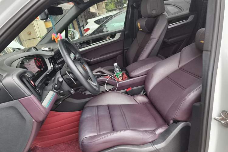 Used Porsche Cayenne E-Hybrid 2024 Cayenne E-Hybrid 2.0T Left Front Seat