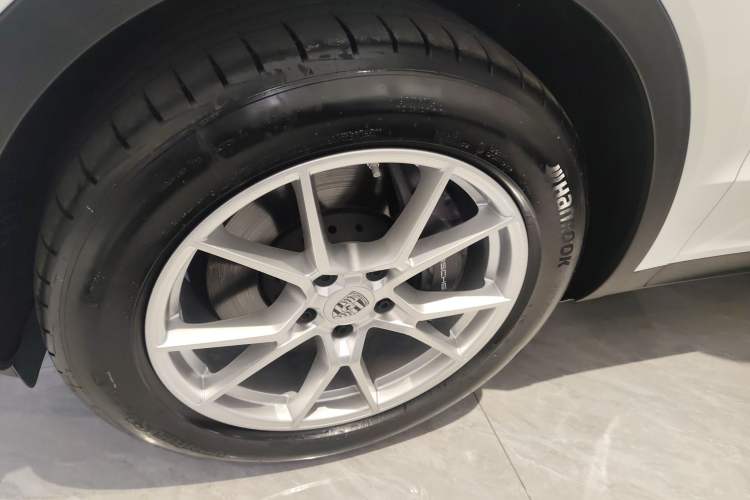 Used Porsche Cayenne E-Hybrid 2024 Cayenne Coupé E-Hybrid 2.0T Left Front Wheel Hub