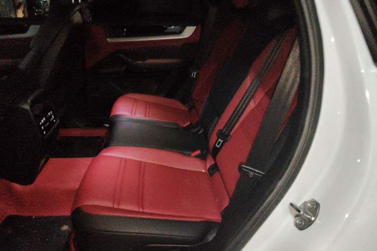 Used Porsche Cayenne E-Hybrid 2024 Cayenne E-Hybrid 2.0T Left Rear Seat