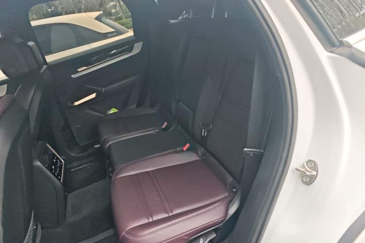 Used Porsche Cayenne E-Hybrid 2024 Cayenne E-Hybrid 2.0T Left Rear Seat
