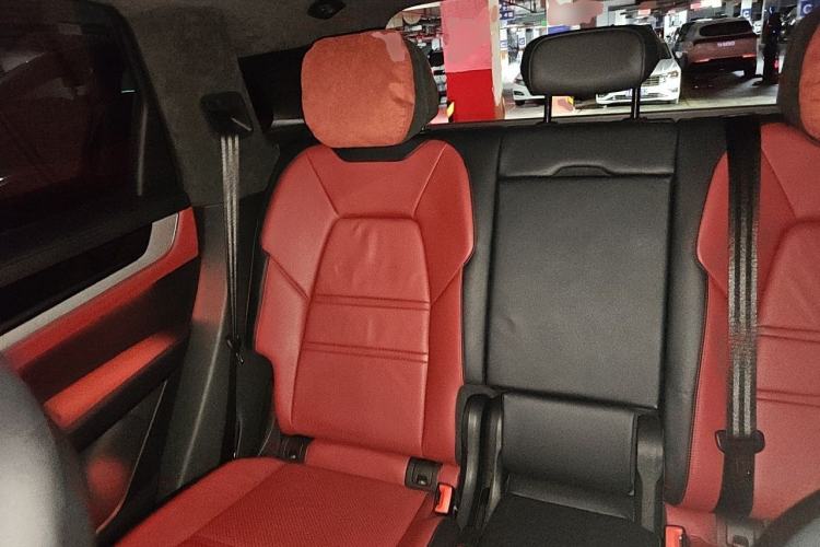 Used Porsche Cayenne E-Hybrid 2024 Cayenne E-Hybrid 2.0T Left Rear Seat