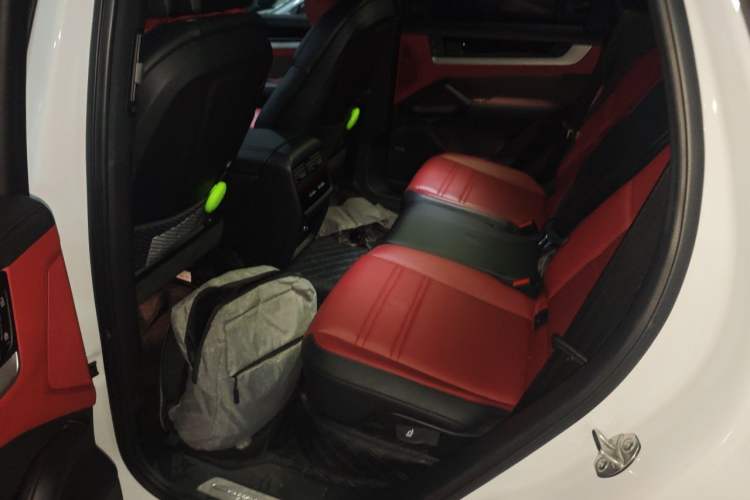 Used Porsche Cayenne E-Hybrid 2024 Cayenne E-Hybrid 2.0T Left Rear Seat