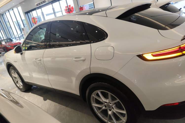 Used Porsche Cayenne E-Hybrid 2024 Cayenne Coupé E-Hybrid 2.0T Left Side