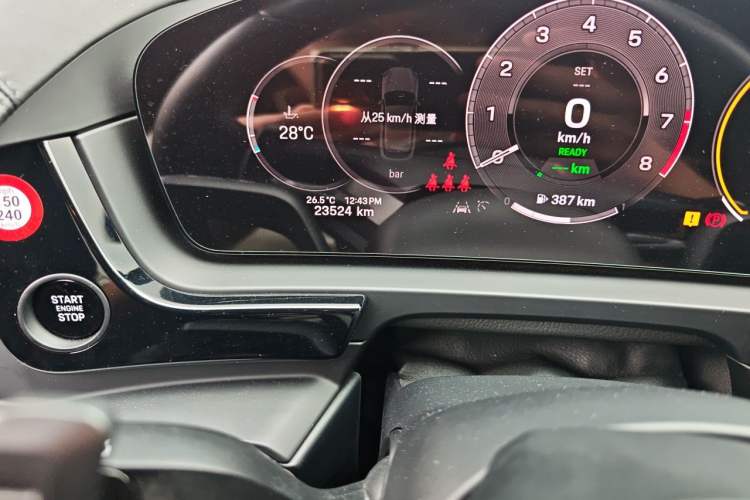 Used Porsche Cayenne E-Hybrid 2024 Cayenne E-Hybrid 2.0T Odometer Close Up