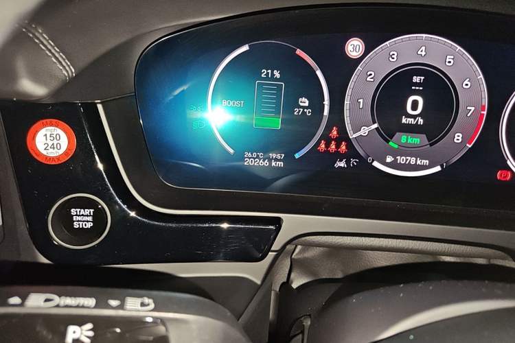 Used Porsche Cayenne E-Hybrid 2024 Cayenne E-Hybrid 2.0T Odometer Close Up