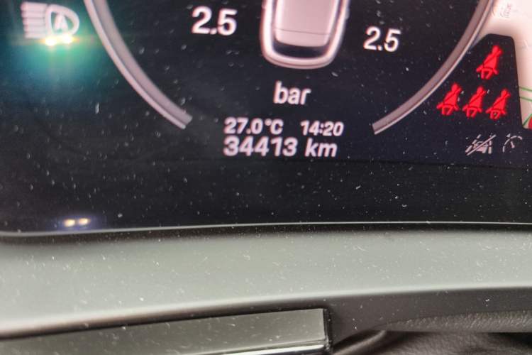 Used Porsche Cayenne E-Hybrid 2024 Cayenne E-Hybrid 2.0T Odometer Close Up
