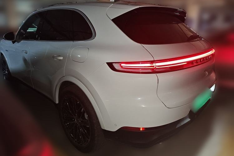 Used Porsche Cayenne E-Hybrid 2024 Cayenne E-Hybrid 2.0T Rear Left 45 Deg
