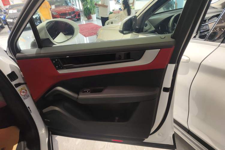 Used Porsche Cayenne E-Hybrid 2024 Cayenne Coupé E-Hybrid 2.0T Right Front Door Interior