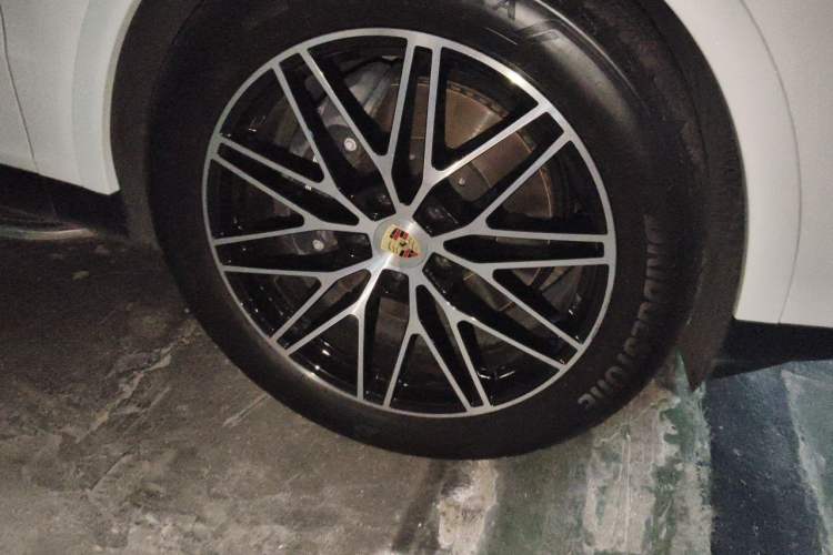 Used Porsche Cayenne E-Hybrid 2024 Cayenne E-Hybrid 2.0T Right Front Wheel Hub