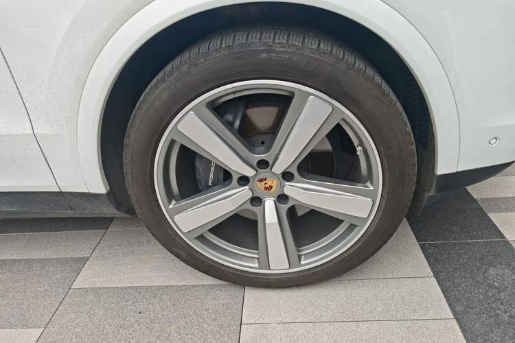 Used Porsche Cayenne E-Hybrid 2024 Cayenne E-Hybrid 2.0T Right Front Wheel Hub
