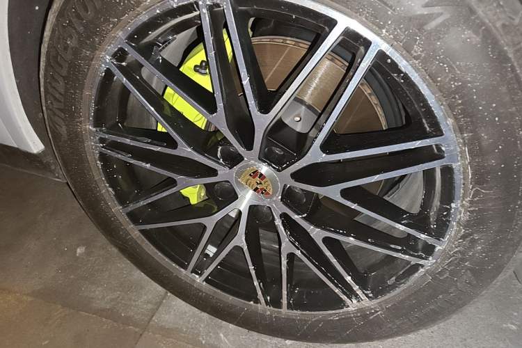 Used Porsche Cayenne E-Hybrid 2024 Cayenne E-Hybrid 2.0T Right Front Wheel Hub