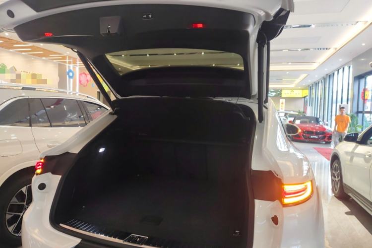 Used Porsche Cayenne E-Hybrid 2024 Cayenne Coupé E-Hybrid 2.0T Trunk