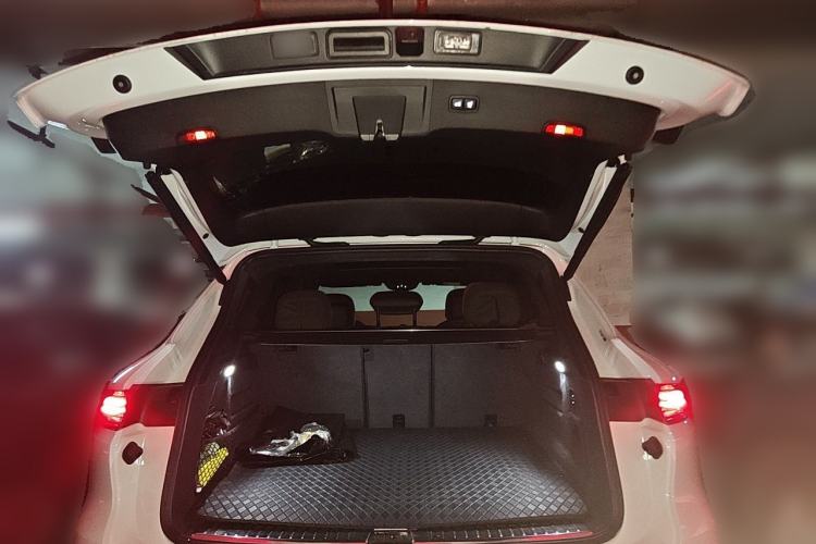 Used Porsche Cayenne E-Hybrid 2024 Cayenne E-Hybrid 2.0T Trunk