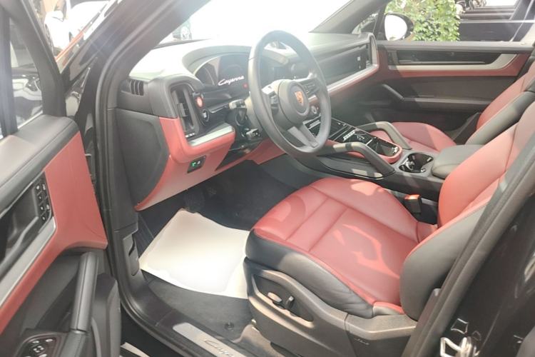 Used Porsche Cayenne E-Hybrid 2025 Cayenne E-Hybrid 2.0T Driver Seat