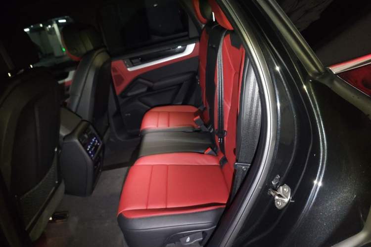 Used Porsche Cayenne E-Hybrid 2025 Cayenne E-Hybrid 2.0T Interior 4