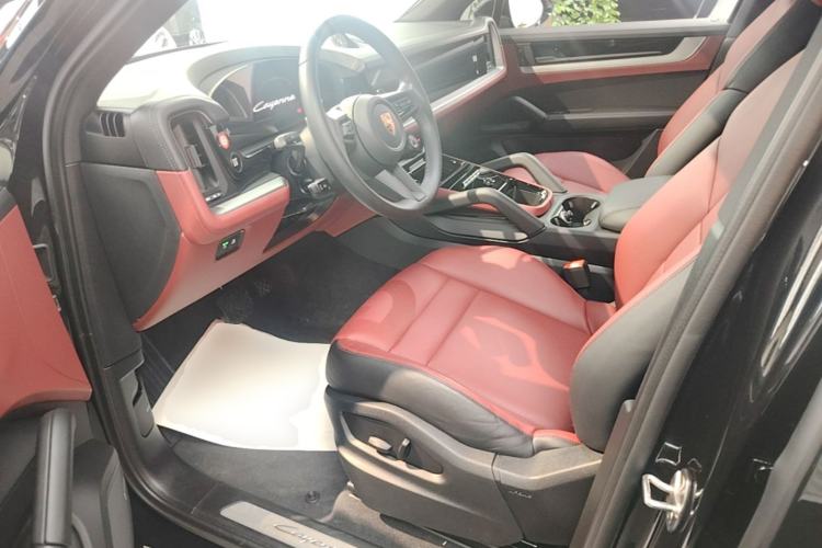 Used Porsche Cayenne E-Hybrid 2025 Cayenne E-Hybrid 2.0T Left Front Seat