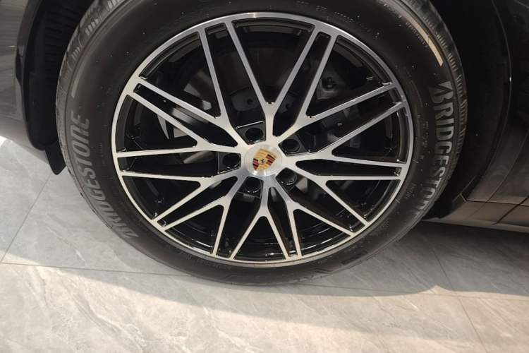 Used Porsche Cayenne E-Hybrid 2025 Cayenne E-Hybrid 2.0T Left Front Wheel Hub