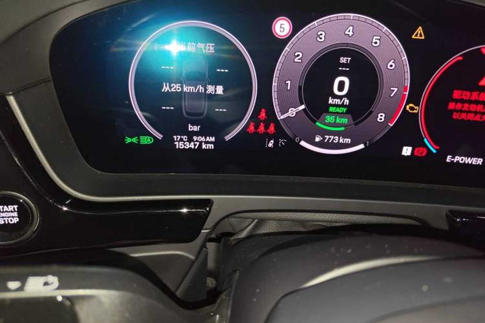 Used Porsche Cayenne E-Hybrid 2025 Cayenne E-Hybrid 2.0T Odometer Close Up