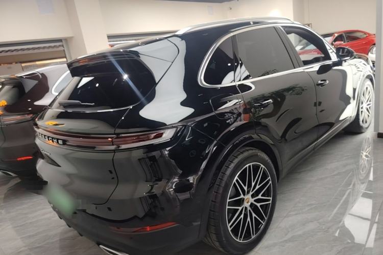 Used Porsche Cayenne E-Hybrid 2025 Cayenne E-Hybrid 2.0T Rear Right 45 Deg