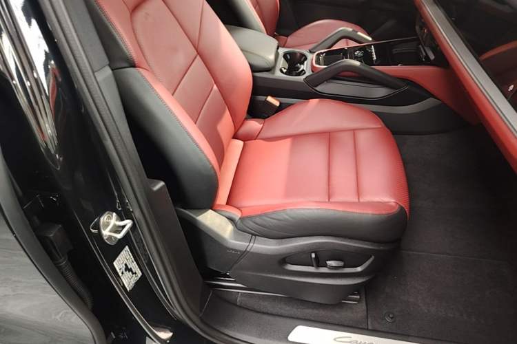 Used Porsche Cayenne E-Hybrid 2025 Cayenne E-Hybrid 2.0T Right Front Seat