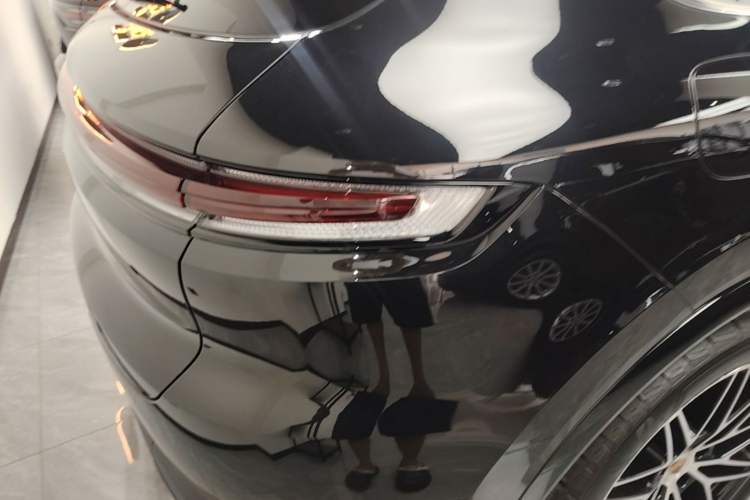 Used Porsche Cayenne E-Hybrid 2025 Cayenne E-Hybrid 2.0T Right Rear Taillight
