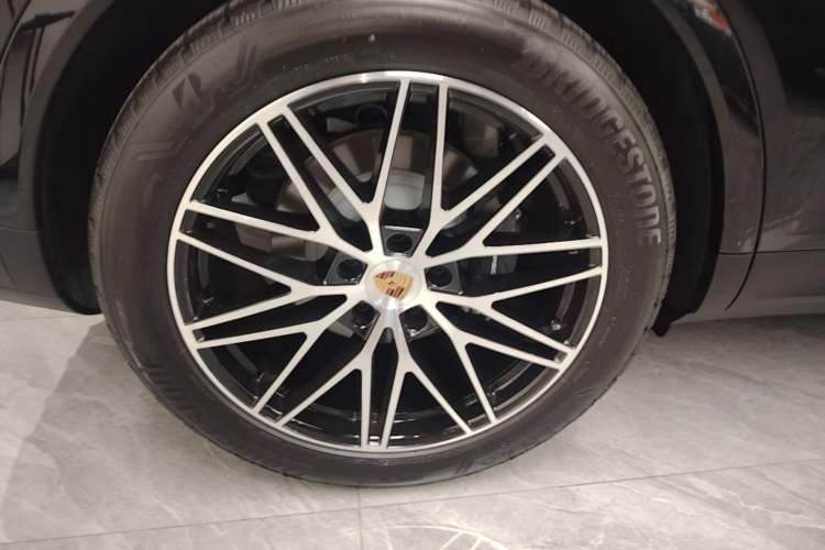 Used Porsche Cayenne E-Hybrid 2025 Cayenne E-Hybrid 2.0T Right Rear Wheel Hub
