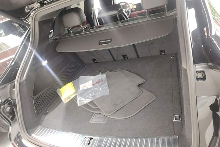 Used Porsche Cayenne E-Hybrid 2025 Cayenne E-Hybrid 2.0T Trunk