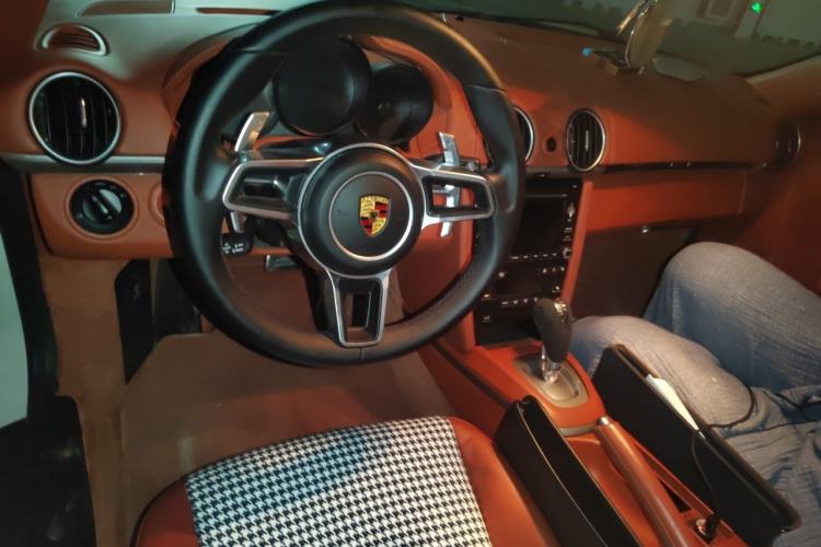 Used Porsche Cayman 2009 Cayman 2.9L Center Console