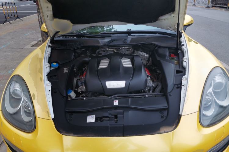 Used Porsche Cayman  Engine Bay