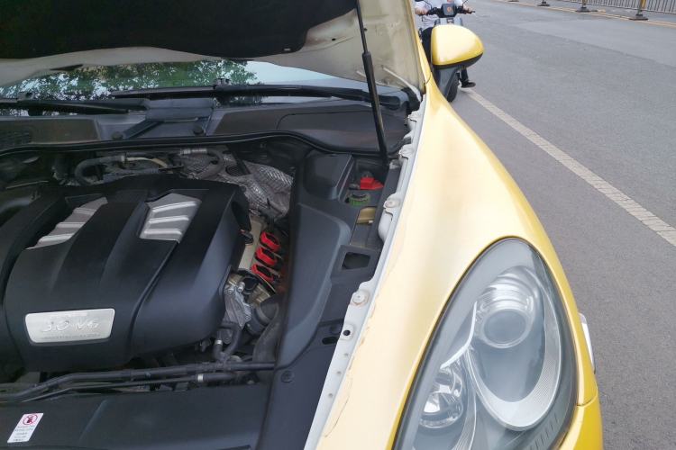 Used Porsche Cayman  Engine Bay Left