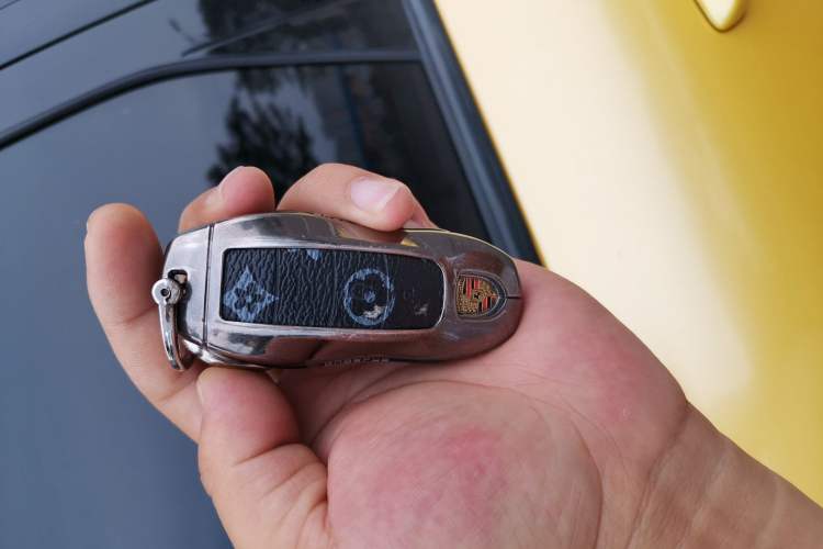 Used Porsche Cayman  Vehicle Key