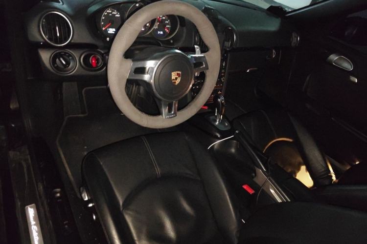 Used Porsche Cayman 2012 Cayman Black Edition 2.9L Center Console