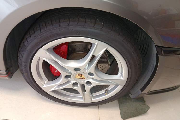 Used Porsche Cayman 2012 Cayman Black Edition 2.9L Right Front Wheel Hub