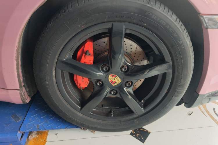 Used Porsche Cayman 2012 Cayman Black Edition 2.9L Right Front Wheel Hub