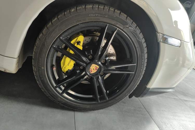 Used Porsche Cayman 2012 Cayman Black Edition 2.9L Right Front Wheel Hub